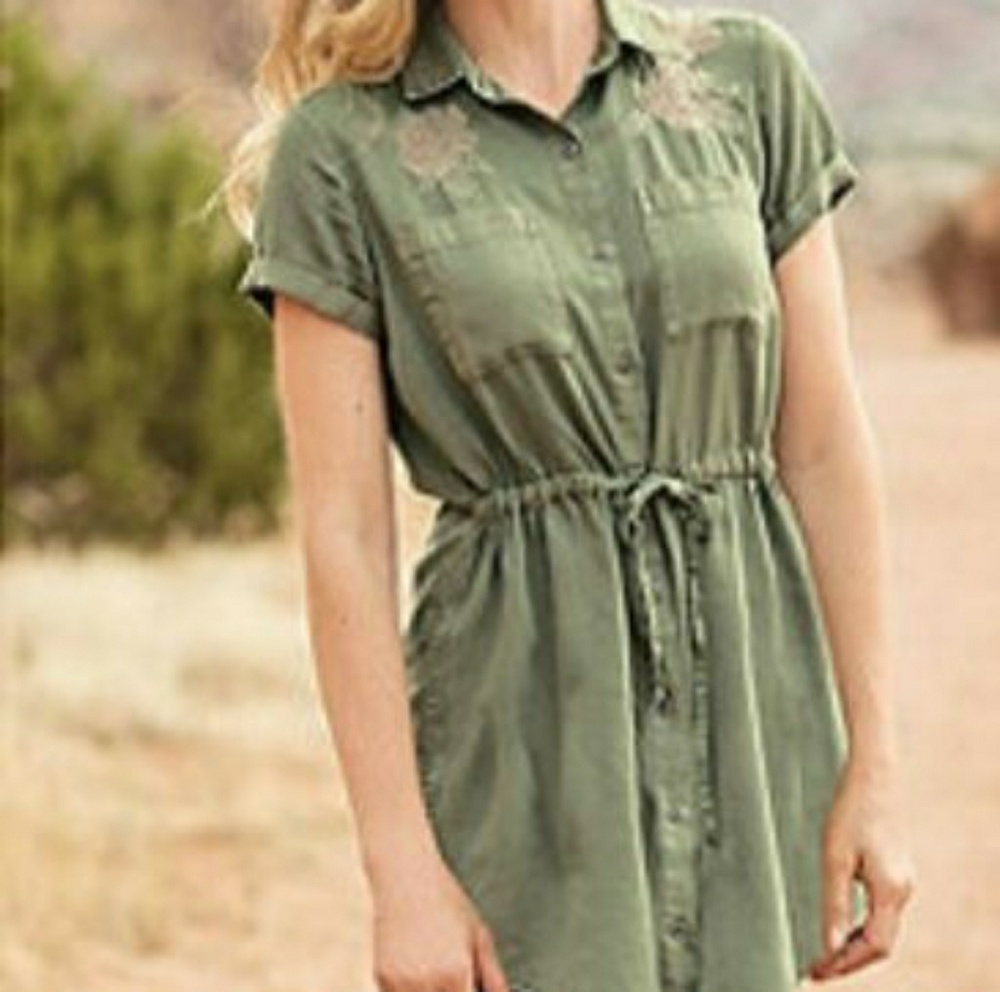 NWT Sahalie Love 8 Embroidered Tunic